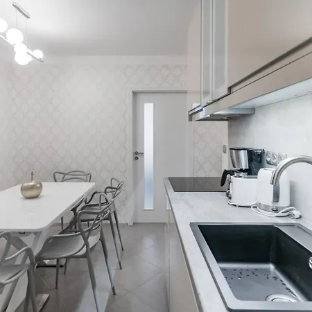 Pastel Art Deco 3bdr Ruterra Apartment *