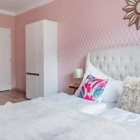 Pastel Art Deco 3bdr Ruterra Apartment *