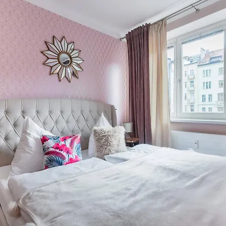 Pastel Art Deco 3bdr Ruterra Apartment Prague