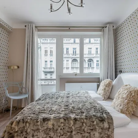 Pastel Art Deco 3bdr Ruterra