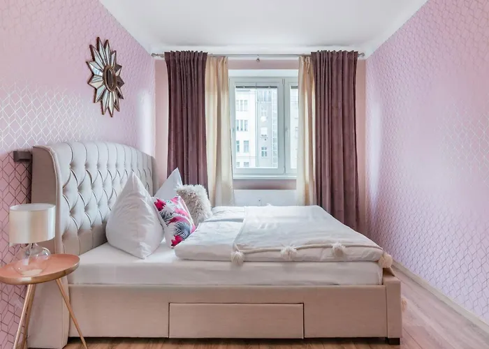 Pastel Art Deco 3bdr Ruterra شقة براغ